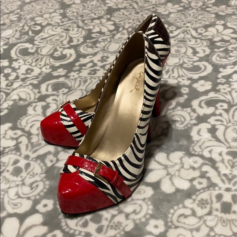 Fun and sassy pin up zebra heels